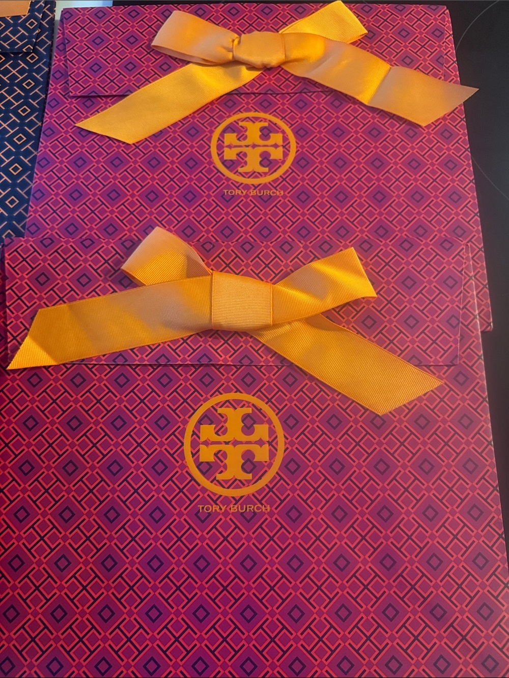 Bundle of 12 TORY BURCH new bags 3 with ribbon - Picture 3 of 5